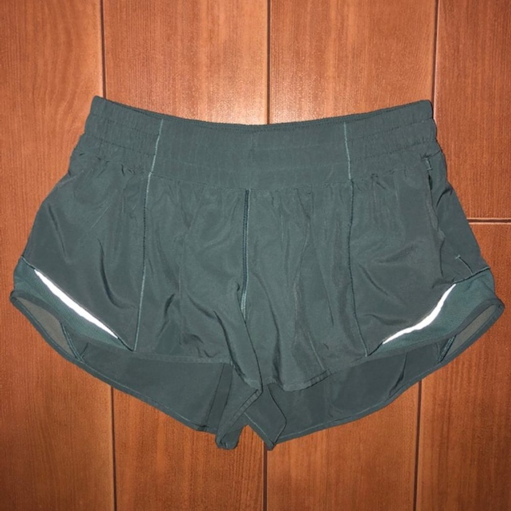lululemon athletica Women's Hotty Hot Short 2.5"